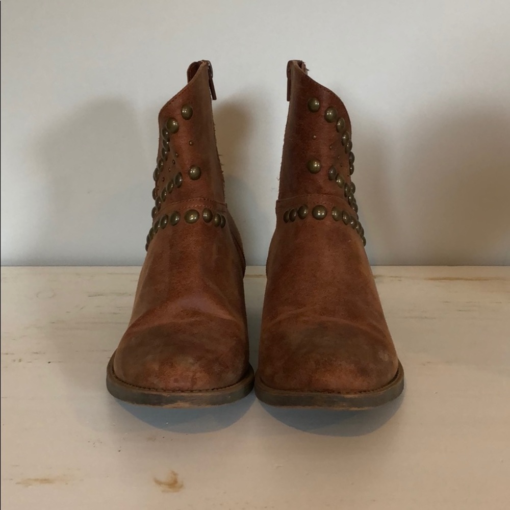 Coconuts by Matisse Rodeo studded booties size 7.5